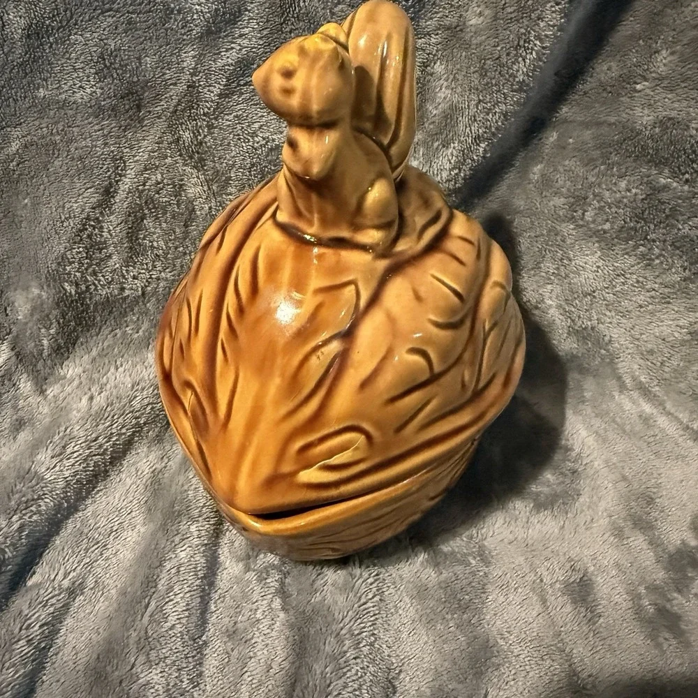Vintage squirrel and nut covered bowl made in‎ Taiwan